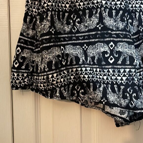 Mudd Black and White Elastic Waistband Shorts With Elephant Tribal Print Medium - Picture 5 of 14